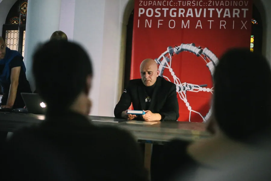 POSTGRAVITYART Dragan Živadinov, Dunja Zupančič, Miha Turšič (SLO) foto Srđan Tutić